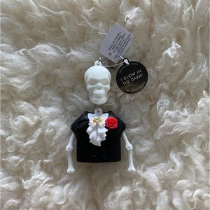 New BBW Halloween Limited Edition Skeletal Gentlemen Pocketbac Holder